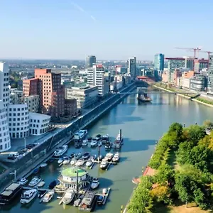 - Chilliges In Mit Balkon & Kuche; Big Tv And Bed - Düsseldorf